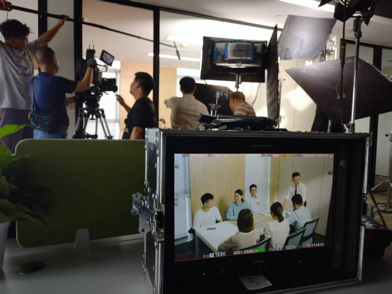 贵港TVC拍摄公司：科技产品视觉化大师，诠释未来感与功能美学